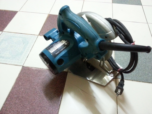 ขายเลื่อยวงเดือนmakitaรุ่น5007NFขนาด7"กำลัง1,800WสภาพสวยๆมีหลอดไฟLEDส่องสว่างในที่มืด