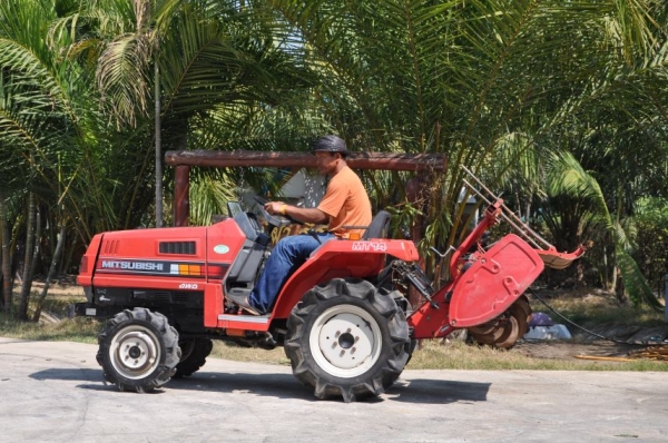 ขายรถไถ MITSUBISHI 4WD พร้อมโรตารี่หลัง สภาพสวยเดิมญี่ปุ่นไม่เคยใช้งานในไทย 89,000 บาท