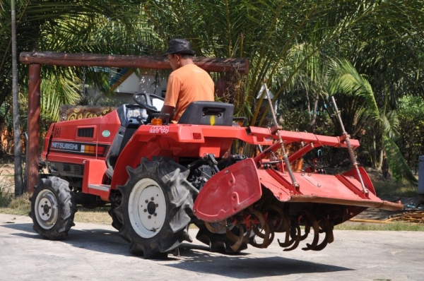 ขายรถไถ MITSUBISHI 4WD พร้อมโรตารี่หลัง สภาพสวยเดิมญี่ปุ่นไม่เคยใช้งานในไทย 89,000 บาท