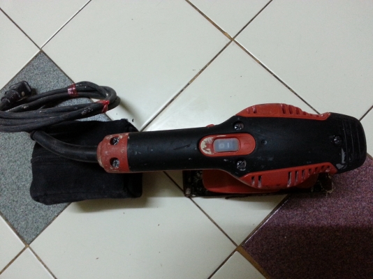 ขายเครื่องขัดกระดาษทรายแบบสั่นยี่ห้อMAKTECสภาพสวยๆพร้อมอุปกรณ์ราคาไม่แพงครับ