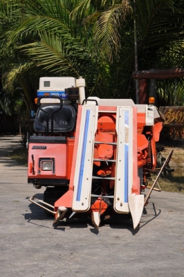 ขายรถ เกี่ยว-นวด ล้อตีนตะขาบ KUBOTA สภาพสวยเดิมจากญี่ปุ่น 59,000 เท่านั้น!!