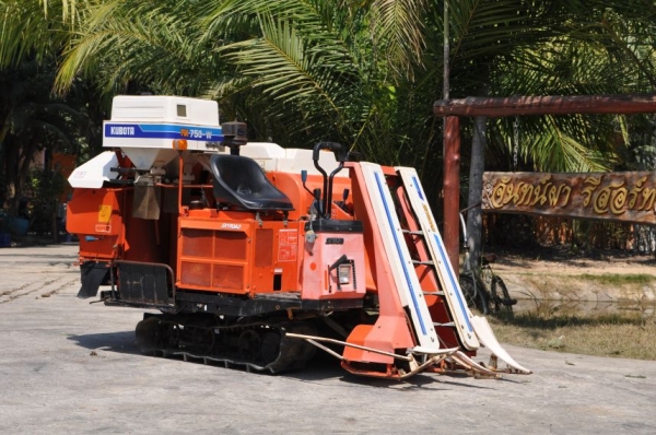 ขายรถ เกี่ยว-นวด ล้อตีนตะขาบ KUBOTA สภาพสวยเดิมจากญี่ปุ่น 59,000 เท่านั้น!!