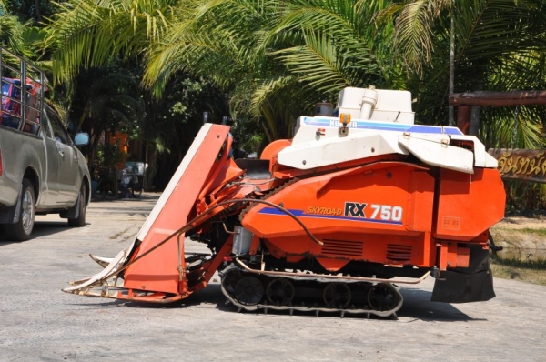 ขายรถ เกี่ยว-นวด ล้อตีนตะขาบ KUBOTA สภาพสวยเดิมจากญี่ปุ่น 59,000 เท่านั้น!!