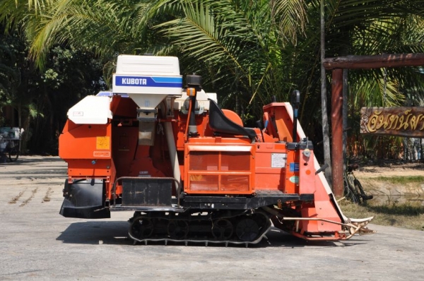 ขายรถ เกี่ยว-นวด ล้อตีนตะขาบ KUBOTA สภาพสวยเดิมจากญี่ปุ่น 59,000 เท่านั้น!!