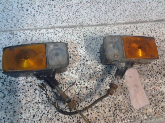 กระจกมองข้างจิ๊ปมิตซู และ ไฟเลี้ยวหน้าซ้ายและขวา 1ชุด