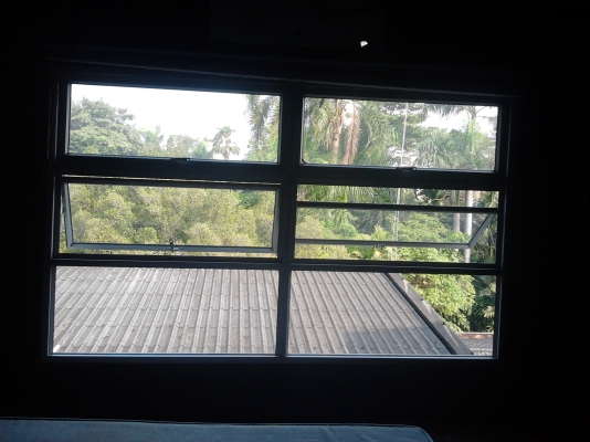 ขายด่วน ประตูหน้าต่างกระจกบานสวิงขอบอลูเนียมมีวงกบสามารถนำไปใช้ได้เลย ขายถูกจร้าท่านใดสนใจ ติดต่อ ด่วน มาก่อนได้ก่อน  089-3530206