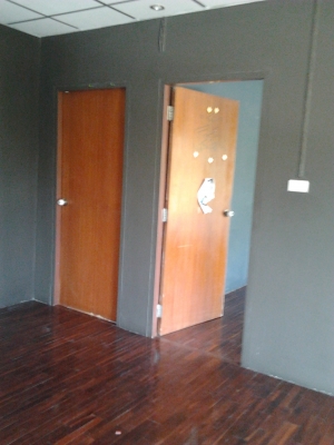 ขายด่วน ประตูหน้าต่างกระจกบานสวิงขอบอลูเนียมมีวงกบสามารถนำไปใช้ได้เลย ขายถูกจร้าท่านใดสนใจ ติดต่อ ด่วน มาก่อนได้ก่อน  089-3530206