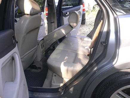 ขายรถ FORD FOCUS 1.8 GHIA วิ่ง 125,000กิโล รถสภาพพร้อมใช้ ขายราคา 248.000 บาท