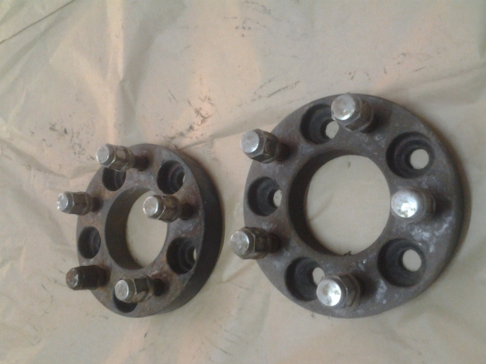 สเปเซอร์ 5 รู ออก 5รู 139.7 หนา 1นิ้ว   4ตัว  เหล็กชุบ