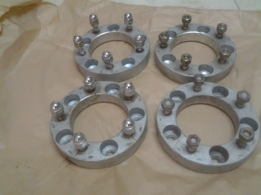 สเปเซอร์ 5 รู ออก 5รู 139.7 หนา 1นิ้ว   4ตัว  เหล็กชุบ