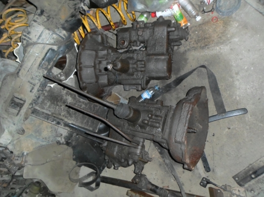 ขายเกียร์จิ๊ปมิตซู  2ลูก พร้อมหัวหมูครับ