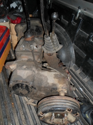 เกียร์จิ๊ปมิตซู 4 เกียร์ เข้าแบบนิ่มๆๆสามารถชนกะเครื่อง 4D56  หรือ 4g53  ได้เลย เพิ่งเปิดตู้มาครับ