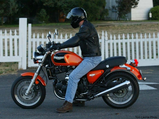 ขาย triumph thunderbird 900cc สภาพดี ต่อรองได้ครับ รถจิงด้านในชมก่อนครับ ขาย triumph thunderbird 900cc สภาพดี ต่อรองได้ครับ รถจิงด้านในชมก่อนครับ