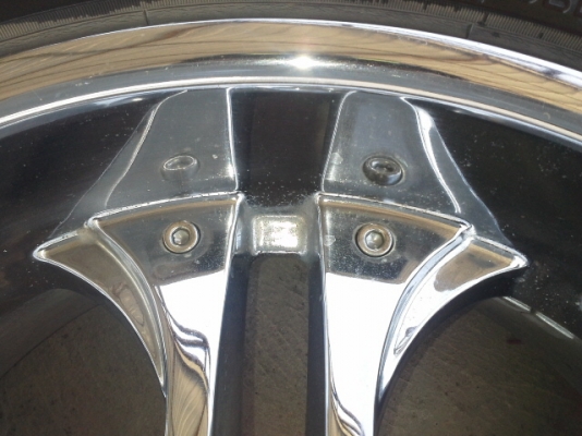 ขายล้อ 20 6รู เงาๆ สวยๆ มีพร้อมยางครับ นันกัง2010