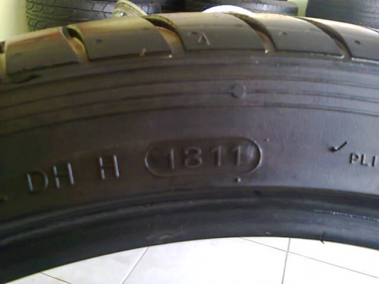 Hankook 225-40-18 ปี11 ยางสวยปีสดไม่ปะไม่บวมดอกเต็ม1คู่