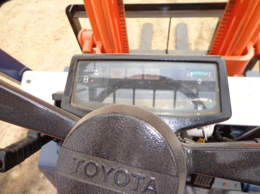 ขายรถยก TOYOTA 5FG20 เครื่องเบนซิน ติดต่อคุณจิ๊ด โทร. 089-7949488