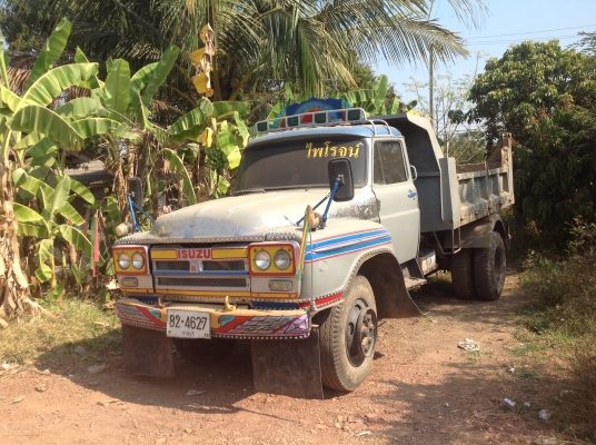 ขายรถ6ล้อดำหน้ายาว สภาพสวยพร้อมทำงาน มีสโลวกลาง ทะเบียนพร้อม