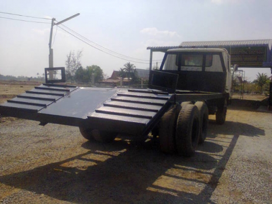 Nissan ud เทนเลอร์ บรรทุกรถแบคโฮ