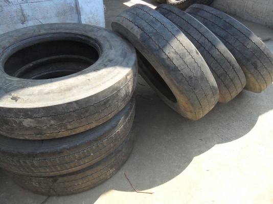 ยาง MICHELIN 11R22.5 สวยๆ ราคา เส้นละ 2500 บาท