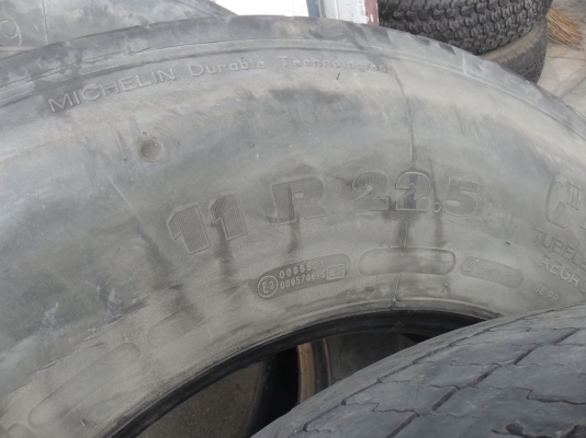 ยาง MICHELIN 11R22.5 สวยๆ ราคา เส้นละ 2500 บาท