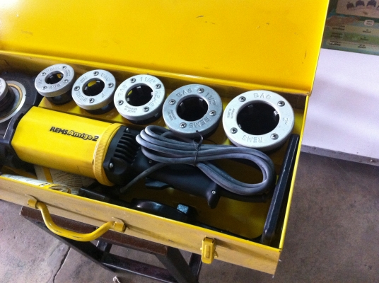 เครื่องต๊าปเกลียวท่อ REMS ของใหม่จากเยรมันยังไม่เคยถูกใช้งานมีชุดมีเกลี่ยวมาให้ 6 ตัว