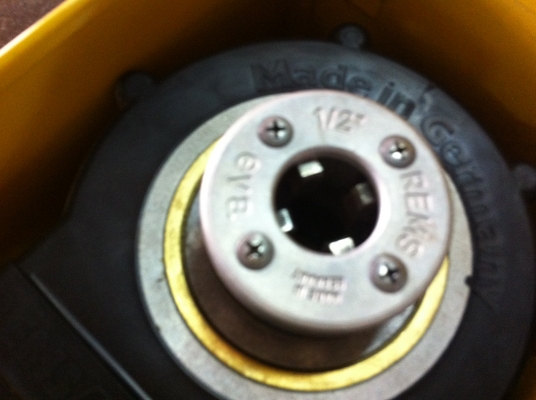 เครื่องต๊าปเกลียวท่อ REMS ของใหม่จากเยรมันยังไม่เคยถูกใช้งานมีชุดมีเกลี่ยวมาให้ 6 ตัว