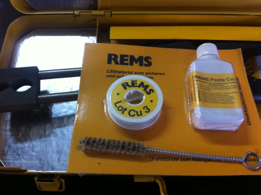 เครื่องเชื่อมท่อ REMS แบบผนึกรอยเชื่อมที่หล้ง รอยการเชื่อมสวยเพราะร้อนเท่ากันทุกด้านใช้กับท่อขนาด10-25 มม. ร้อนเร็ว