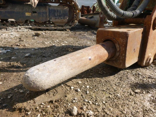 Lot.2037 Furukawa-Breaker ราคา 85,000 บาท Lot.2037 Furukawa-Breaker ราคา 85,000 บาท