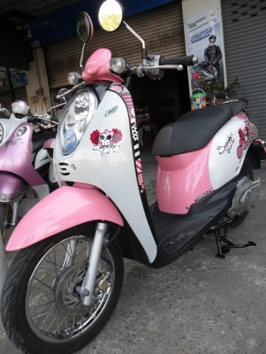 ฮอนด้า สกูปปี้ไอ ปี54 สีชมพูขาวเครื่องใสสีสวยเฟืองท้ายไม่หอนวิ่งน้อยสภาพเอี่ยม ฮอนด้า สกูปปี้ไอ ปี54 สีชมพูขาวเครื่องใสสีสวยเฟืองท้ายไม่หอนวิ่งน้อยสภาพเอี่ยม