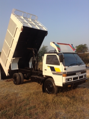 ISUZU NPR 115 แรง สีขาว ดั้มคอกสูง กระบะยาว4.20 เมตร เต็ม ช่วงล่างF เกียรใหญ่ พวงมาลัยเพาเวอร์ ยางดี ซัซซีสวย 600,000