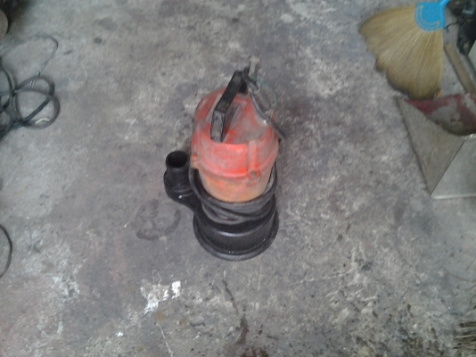 ขาย !! ไดโว่ สูบน้ำ 1.5" 220v. พร้อมใช้งาน