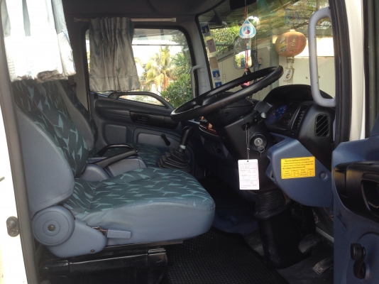 6ล้อHINOเมกก้า 150HPกะบะยาว5.50ม