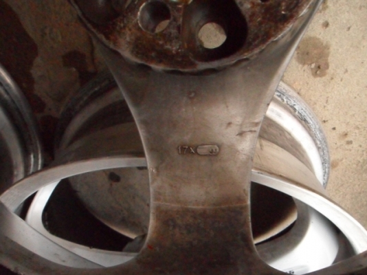 ขายล้อแม็กซ์ VOLK  Racing ขอบ17นิ้ว(off 8 นิ้ว)(ล้อนอกญี่ปุ่นเเท้ๆ) 4รู100 หรือ 5รู100 ก็ได้  3500 บาท--Tel. 092-9351644