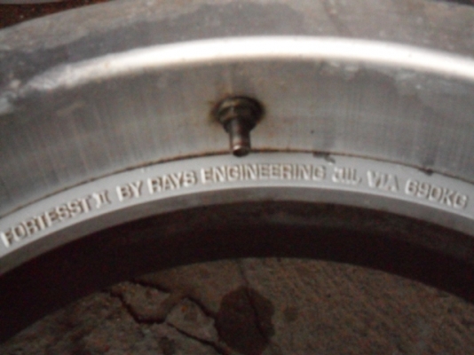 ขายล้อแม็กซ์ VOLK  Racing ขอบ17นิ้ว(off 8 นิ้ว)(ล้อนอกญี่ปุ่นเเท้ๆ) 4รู100 หรือ 5รู100 ก็ได้  3500 บาท--Tel. 092-9351644