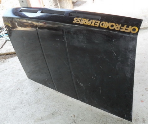 ฝากระโปรง 3 ช่อง Terrano 1