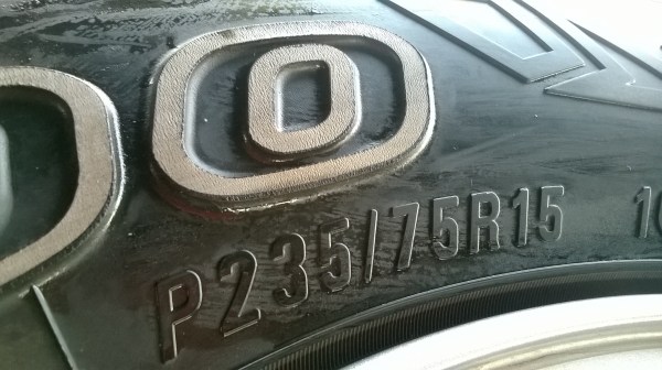 ขายยาง235 75 15ปี12ชุดละ8500