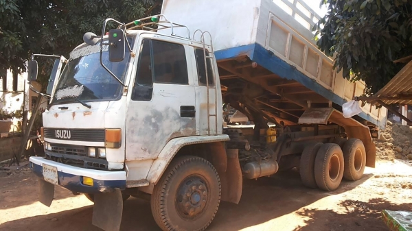 **840,000 บ.ต่อรอง**ขาย10ล้อ2เพลาดั๊ม ISUZU ROCKY 175(ร็อคเล็ก) คัสซี359xxx แบบรุ่นFVZ12MY ปี32 วางเครื่อง6BG1 175ฝาส้ม(ยังไม่ลงเล่ม) เครื่องแน่นดี แรงอึด ประหยัด ช่วงล่างใหญ่ 2เพลา200 คัสซีดี ไม่ปะไม่ดาม มีบวมชัดเจนกลางตัวข้างซ้ายรถ กระบะดั๊มเหล็กสภาพดีพ