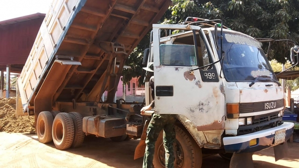 **840,000 บ.ต่อรอง**ขาย10ล้อ2เพลาดั๊ม ISUZU ROCKY 175(ร็อคเล็ก) คัสซี359xxx แบบรุ่นFVZ12MY ปี32 วางเครื่อง6BG1 175ฝาส้ม(ยังไม่ลงเล่ม) เครื่องแน่นดี แรงอึด ประหยัด ช่วงล่างใหญ่ 2เพลา200 คัสซีดี ไม่ปะไม่ดาม มีบวมชัดเจนกลางตัวข้างซ้ายรถ กระบะดั๊มเหล็กสภาพดีพ