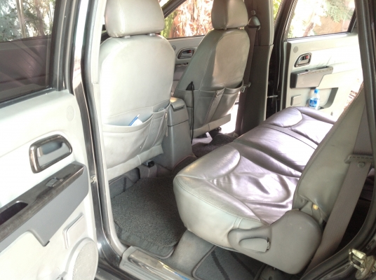 ขายรถครอบครัว  isuzu advanture 4x4 ปี 2004 มือเดียวราคาลดได้ครับ