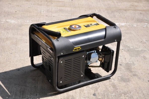 ขายเครื่องปั่นไฟ CATZ2500Sวัตร์ (2.5KW) สภาพสวยเดิมยังไม่เคยใช้งานในไทย13,500เท่านั้น!!