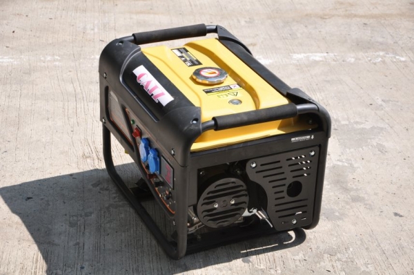 ขายเครื่องปั่นไฟ CATZ2500Sวัตร์ (2.5KW) สภาพสวยเดิมยังไม่เคยใช้งานในไทย13,500เท่านั้น!!