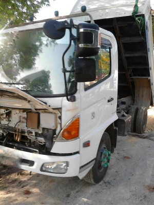 รถฮีโน่ 6 ล้อดั้ม 175 แรงม้า. ปี 55  ( รถวิ่ง 4x,xxx กม. )  สนใจติดต่อ 081 - 6079515
