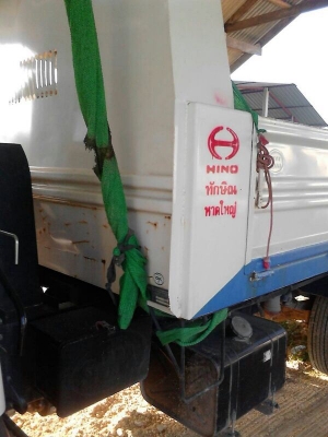 รถฮีโน่ 6 ล้อดั้ม 175 แรงม้า. ปี 55  ( รถวิ่ง 4x,xxx กม. )  สนใจติดต่อ 081 - 6079515