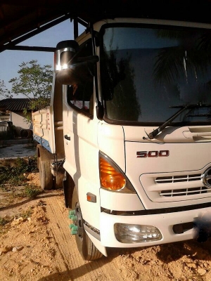 รถฮีโน่ 6 ล้อดั้ม 175 แรงม้า. ปี 55  ( รถวิ่ง 4x,xxx กม. )  สนใจติดต่อ 081 - 6079515