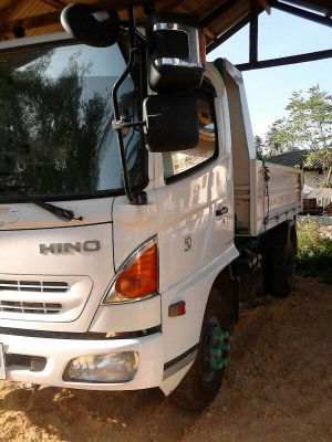 รถฮีโน่ 6 ล้อดั้ม 175 แรงม้า. ปี 55  ( รถวิ่ง 4x,xxx กม. )  สนใจติดต่อ 081 - 6079515