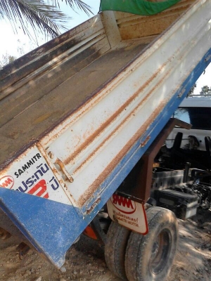 รถฮีโน่ 6 ล้อดั้ม 175 แรงม้า. ปี 55  ( รถวิ่ง 4x,xxx กม. )  สนใจติดต่อ 081 - 6079515