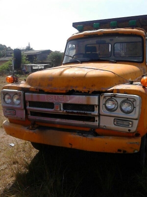 รถอีซูซุ หัวยาว 6 ล้อดั้ม 145 แรงม้า.  สนใจติดต่อ 081 - 6079515