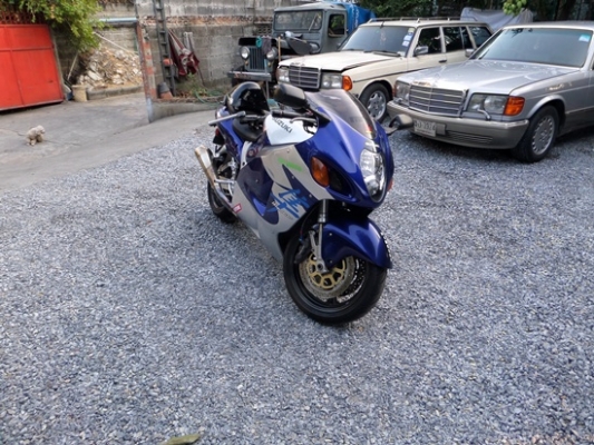 ขาย SUZUKI HAYABUSA ปี 2001 สีเดิมทั้งคัน สภาพสวยตามรูป พร้อมสรรพสามิตรแท้ มีปั๊มติ๊กในถังแล้ว ราคา 210,000