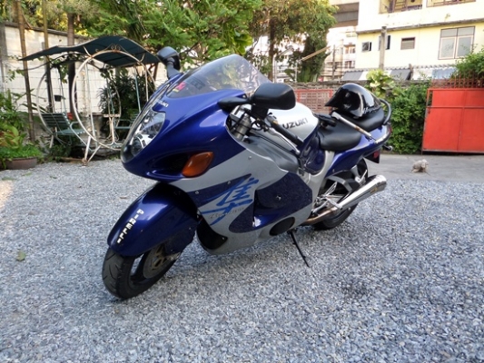ขาย SUZUKI HAYABUSA ปี 2001 สีเดิมทั้งคัน สภาพสวยตามรูป พร้อมสรรพสามิตรแท้ มีปั๊มติ๊กในถังแล้ว ราคา 210,000