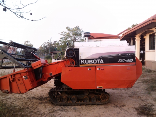 ขายรถเกี่ยวข้าวคูโบต้าdc60พลัส